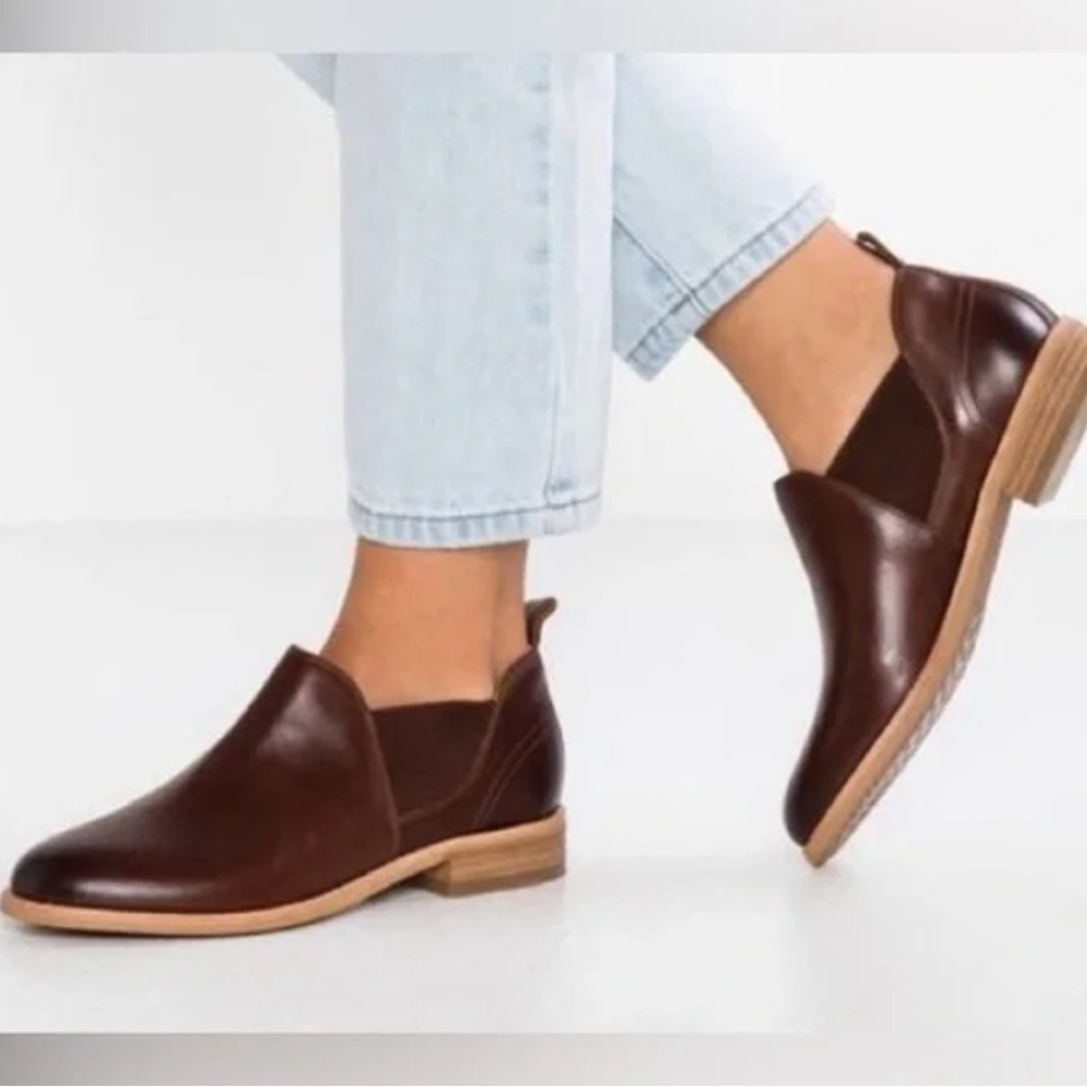 Clarks Women’s Brown Leather Slip-On Shoes